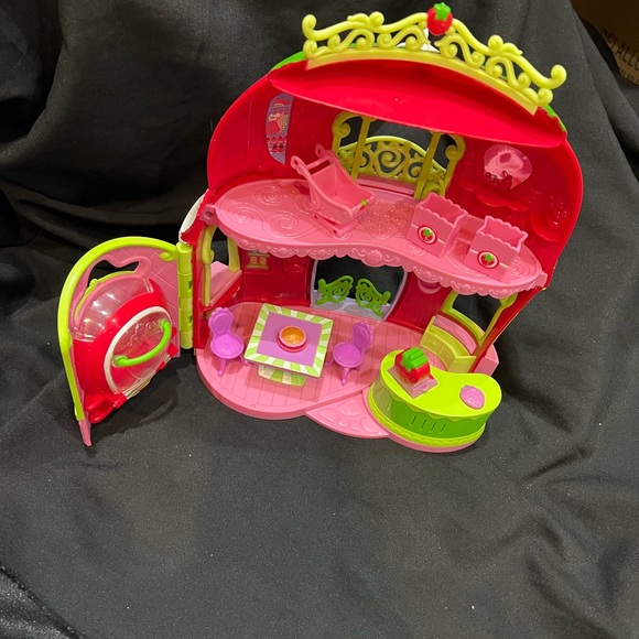 Strawberry Shortcake Berry Bitty Market - Picture 2 of 7